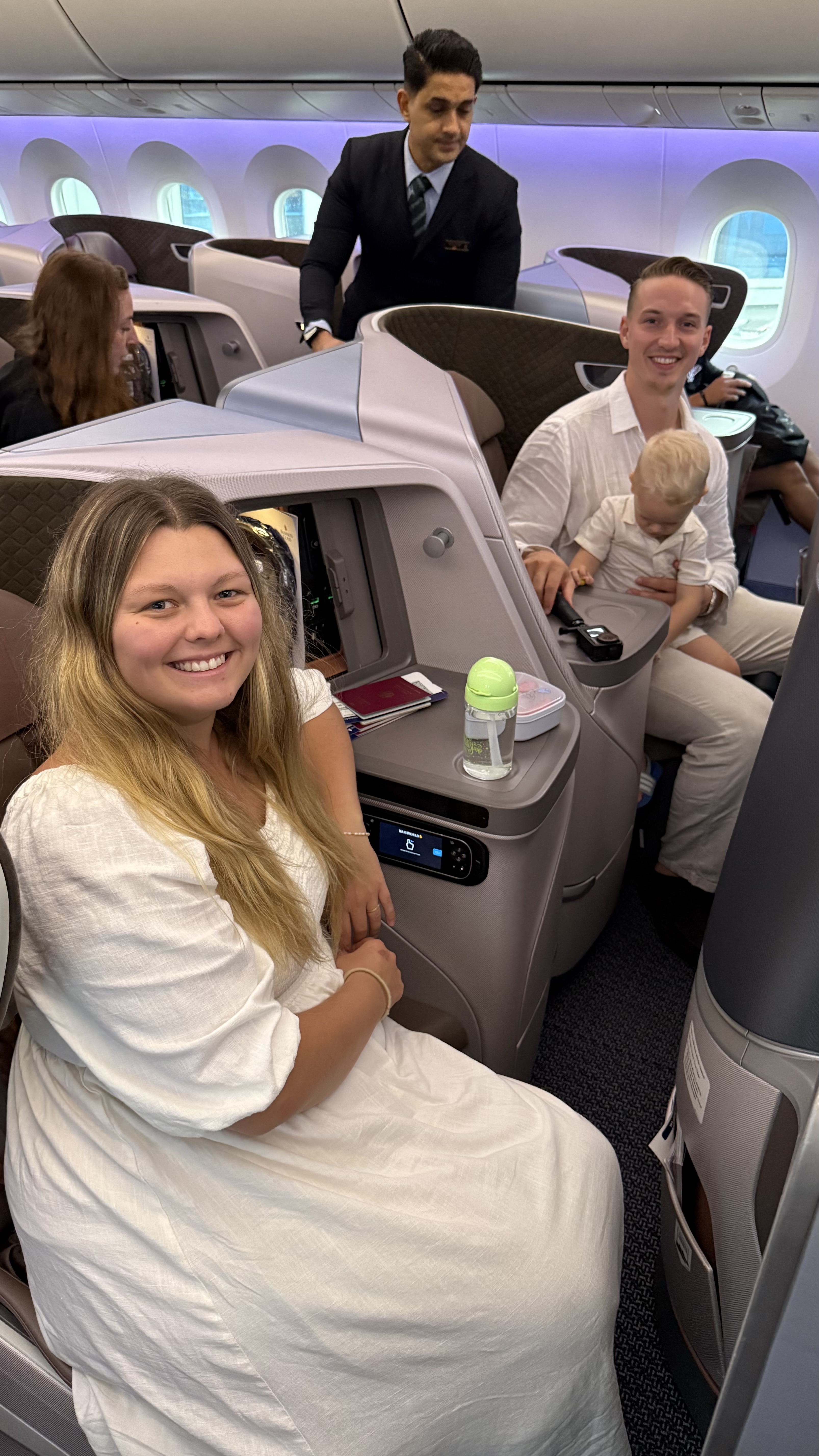 Familie von Love Language Travel in der Business Class